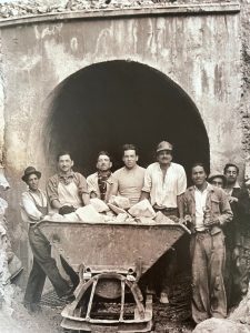 Grupo de trabajadores de la mina Los Quilos. Foto: Museo Histórico Nacional.