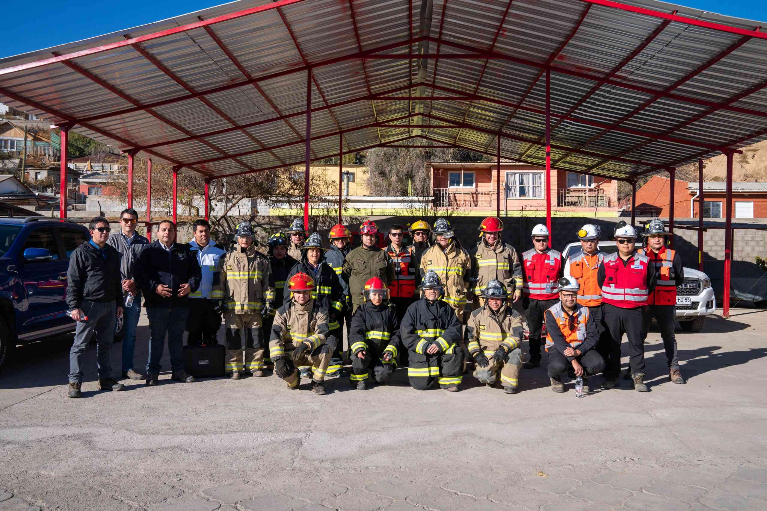 Bomberos de Andacollo y brigadistas de Teck CDA se capacitan en rescate vehicular