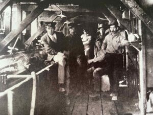 Alumnos de la Escuela de Minas de la Serena visitan la sección flotación de El Teniente (1917). Foto: Claudio Canut de Bon