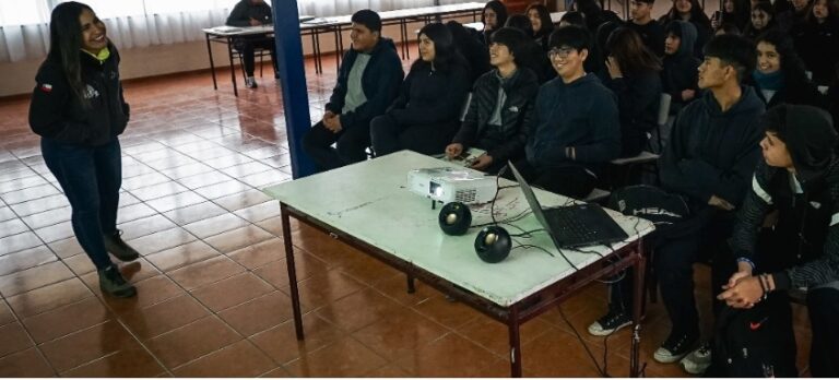 “Voluntarios que impactan”: Programa de Minera Los Pelambres que acerca la minería a estudiantes de Salamanca